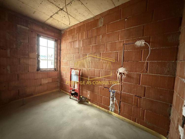 Duplex cu 5 camere cu Canalizare în Ciarda Roșie