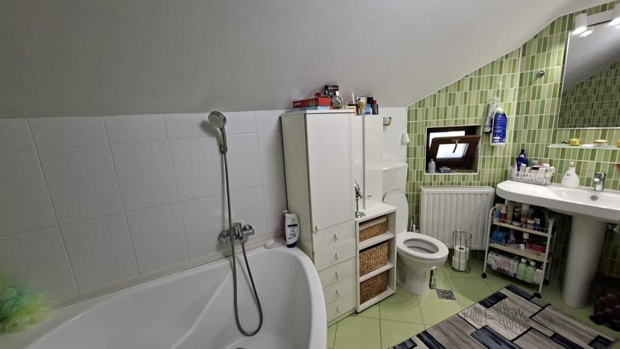 Casă individuală cu 4 camere cu Canalizare în Livezeni