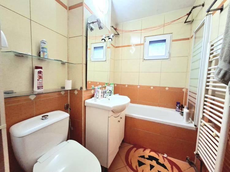 Apartament cu 4 camere semidecomandat în Codlea