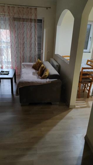 Apartament cu 3 camere semidecomandat în Lipovei