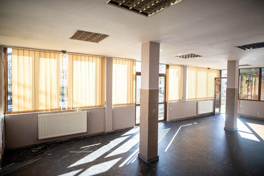 Spațiu comercial, de 120 mp, în Moroeni