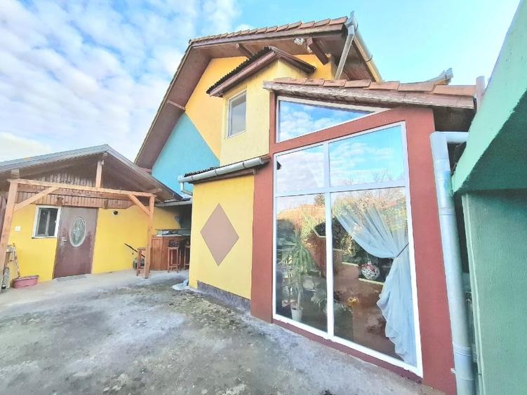 Casă individuală cu 5 camere cu Teren 750 Mp în Central