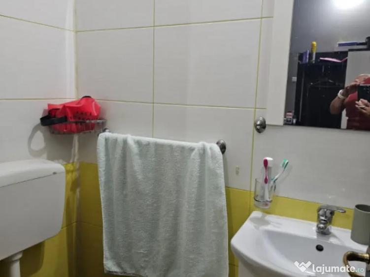Casă cu 8 camere cu Teren 166 Mp în Central