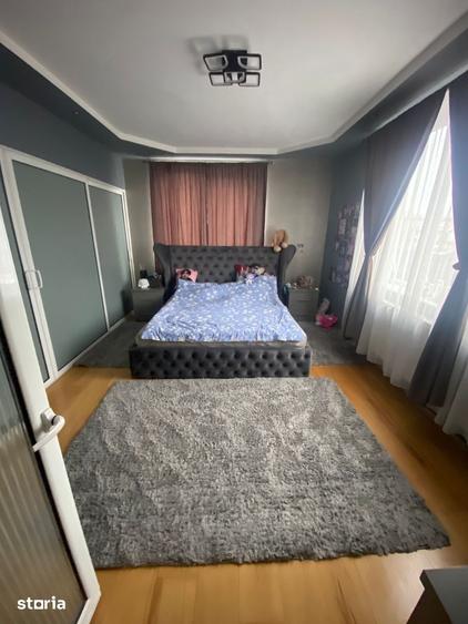 Casă cu 4 camere cu Teren 1600 Mp în Central