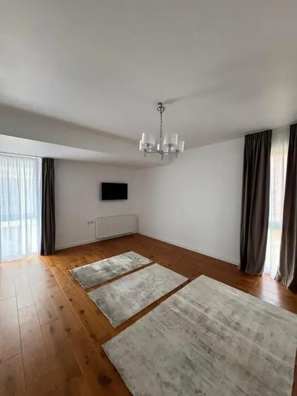 Apartament cu 4 camere decomandat, mobilat în Herăstrău