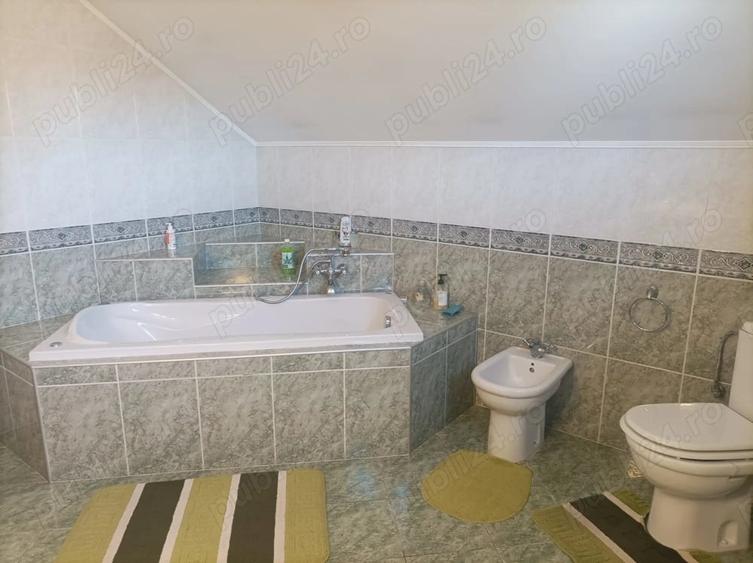 Casă cu 5 camere cu Teren 1500 Mp în Central