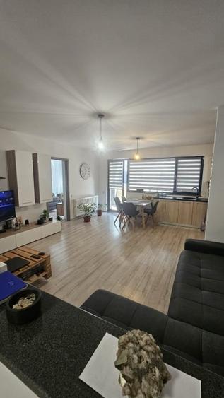 Apartament cu 2 camere semidecomandat în Florești