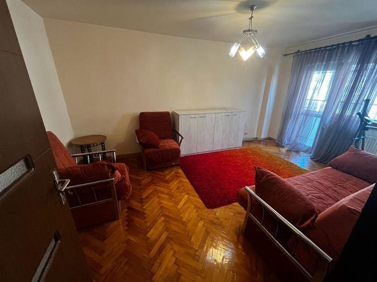 Inchiriez Apartament 2 camere Zona Centrala Decomandat - 1
