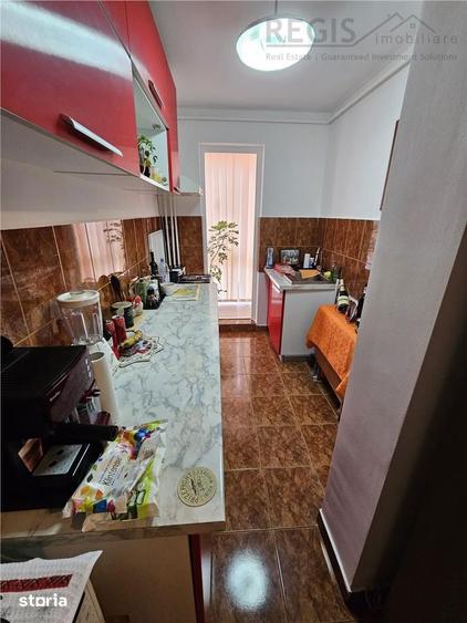Apartament cu 3 camere decomandat în Astra