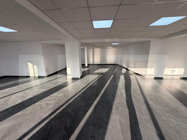 Spațiu comercial, de 245 mp, în Raciu