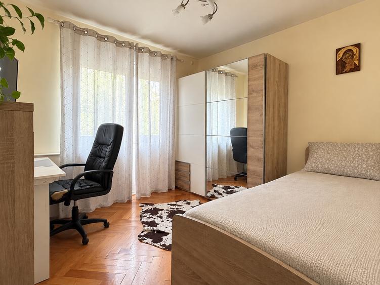 Apartament cu 3 camere decomandat în Complex Studențesc