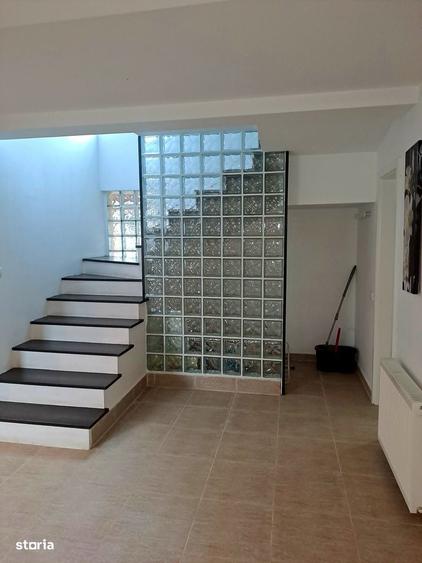 Casă cu 4 camere cu Teren 375 Mp în Rovine