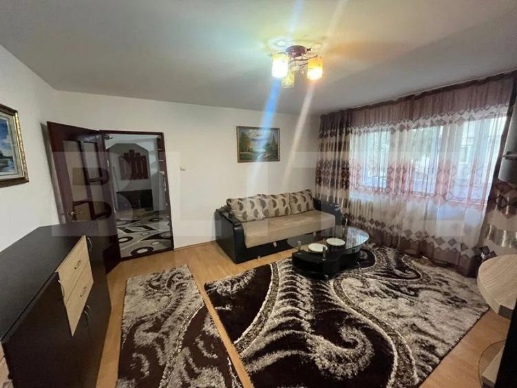 Apartament cu 3 camere semidecomandat în Central