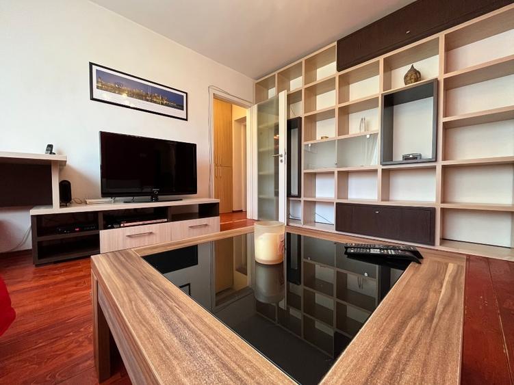 Apartament cu 2 camere semidecomandat, mobilat în Ultracentral