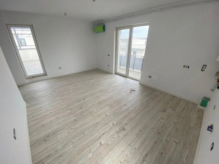 Apartament cu 3 camere semidecomandat în Giroc