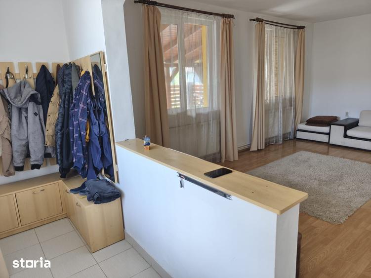 Casă cu 3 camere cu Teren 400 Mp în Acățari