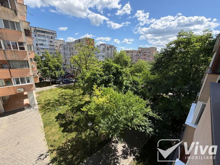 Apartament cu 3 camere decomandat în Nicolina