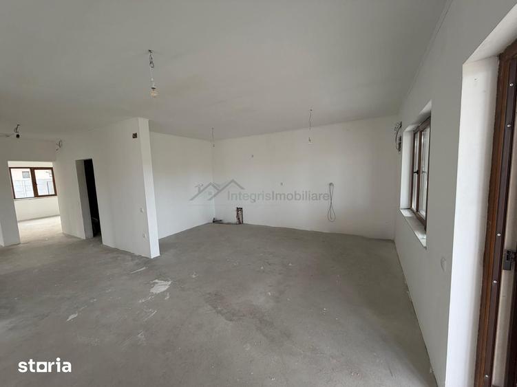 Casă cu 4 camere cu Teren 500 Mp în Oșorhei