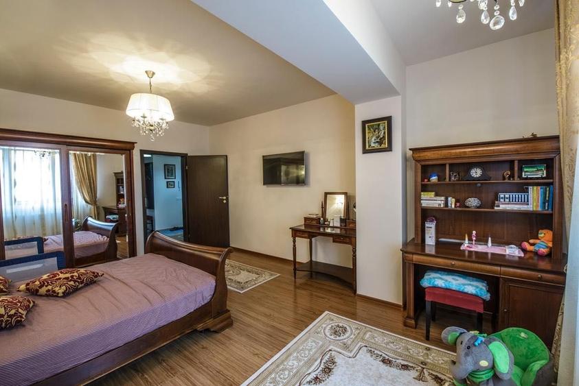 Apartament cu 3 camere decomandat, mobilat în Exterior Vest