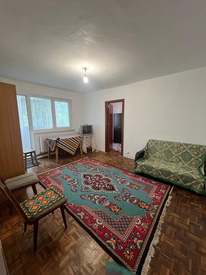 Apartament cu 2 camere semidecomandat în Craiovița Nouă
