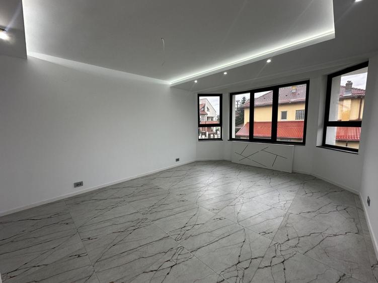 Casă individuală cu 10 camere cu Canalizare în Pipera