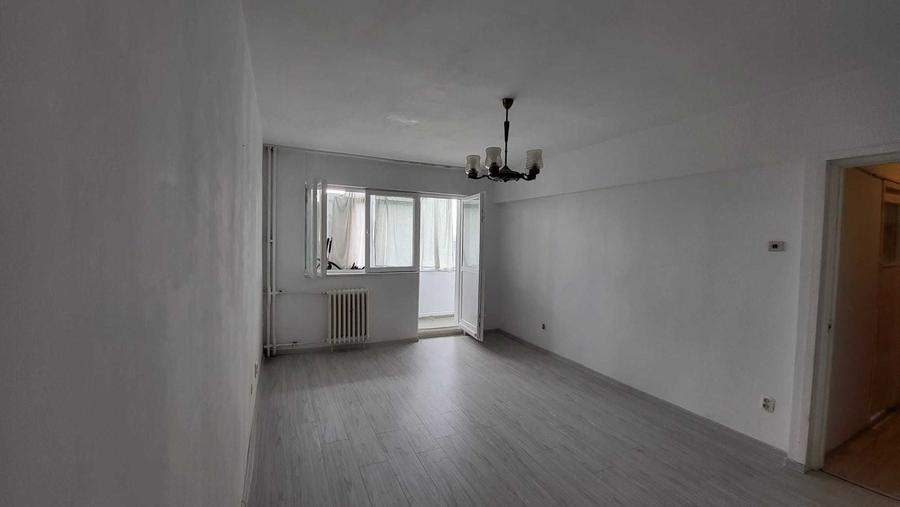 Apartament cu 3 camere decomandat în Republicii