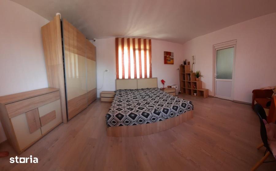 Casă cu 4 camere decomandat cu Teren 120 Mp în 1 Decembrie