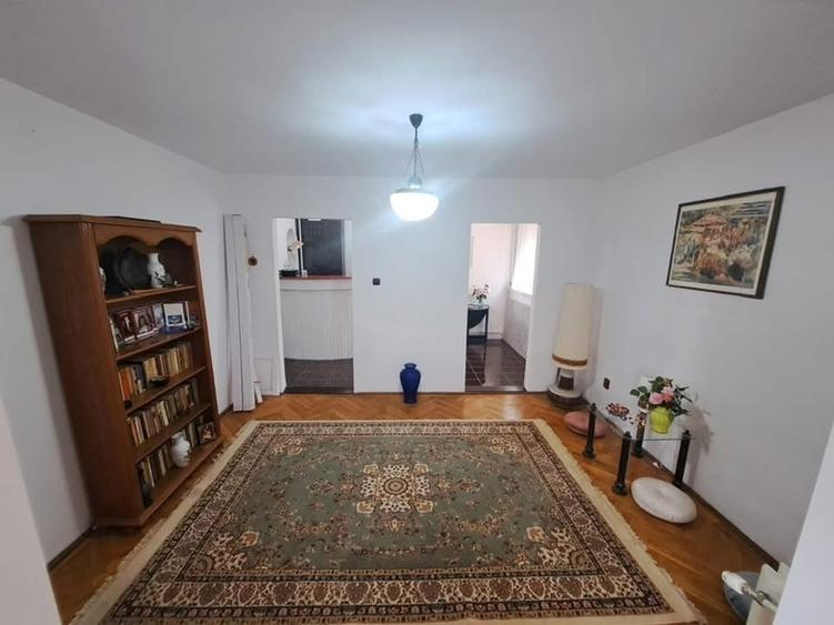 Apartament cu 2 camere decomandat în Medicină