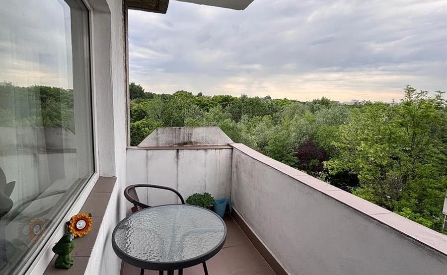 Apartament cu 2 camere decomandat în Văcăresti