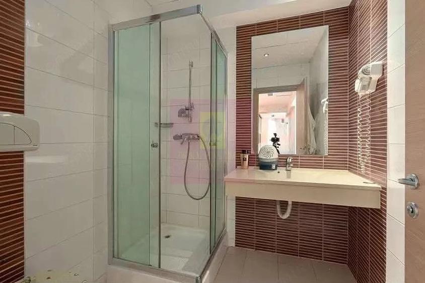 Apartament cu 3 camere decomandat în Vitan