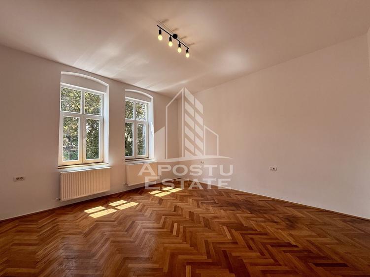 Apartament cu 3 camere semidecomandat în Elisabetin