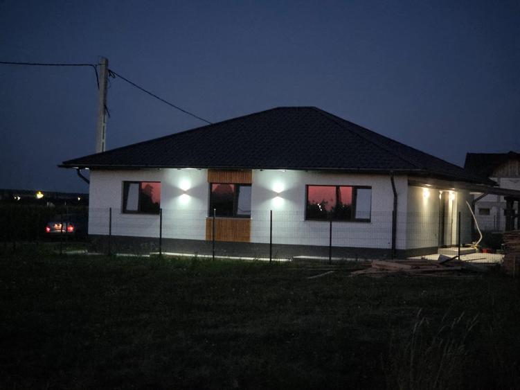 Casă individuală cu 4 camere cu Teren 500 Mp în Central