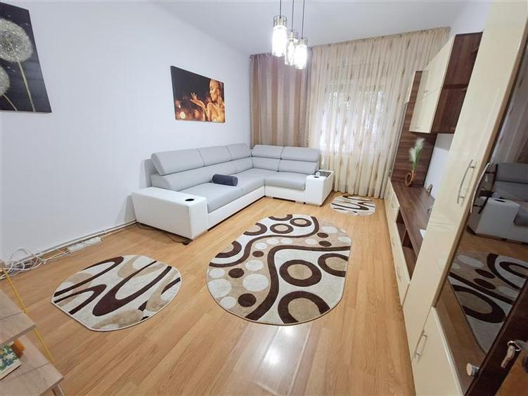 Apartament cu 2 camere decomandat, mobilat în Narcisa