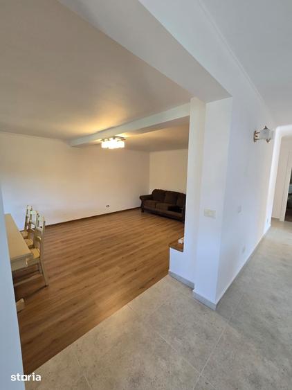 Casă cu 6 camere cu Teren 3148 Mp în Central