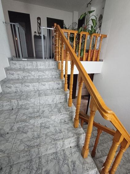 Casă cu 5 camere cu Canalizare în Central