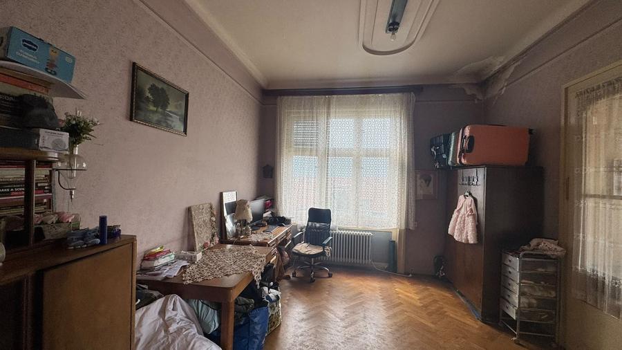 Apartament cu 5 camere decomandat în Central