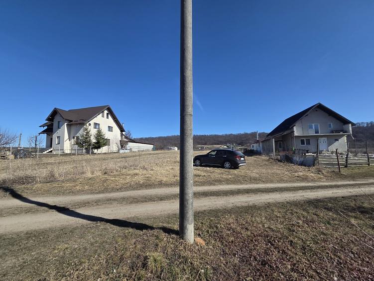 Teren de 2700 mp, în Mitocu Dragomirnei