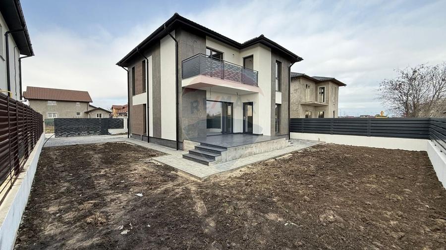 Casă individuală cu 4 camere cu Teren 330 Mp în Obor