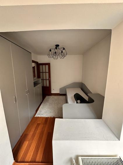 Apartament cu 3 camere decomandat în Medicină
