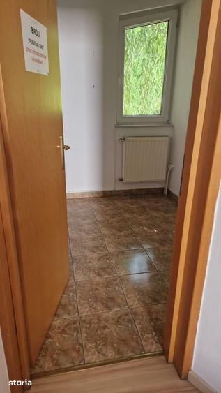 Casă cu 10 camere cu Teren 402 Mp în Tei