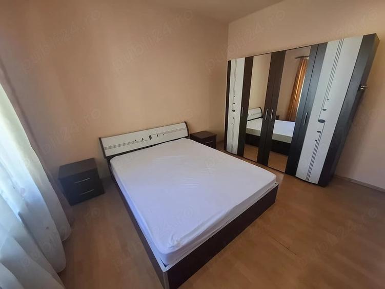 Apartament cu 3 camere semidecomandat în Intim