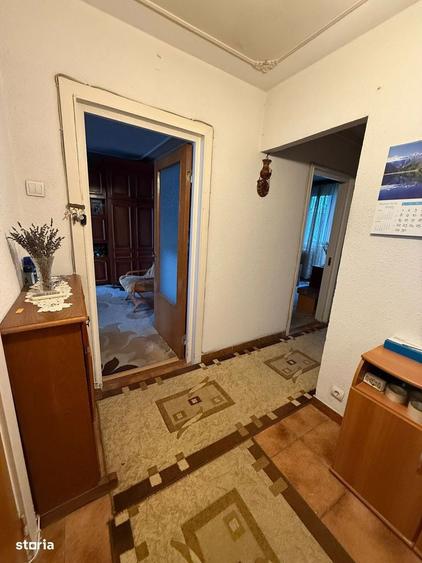 Apartament cu 3 camere semidecomandat, mobilat în Berceni — fotografia 2