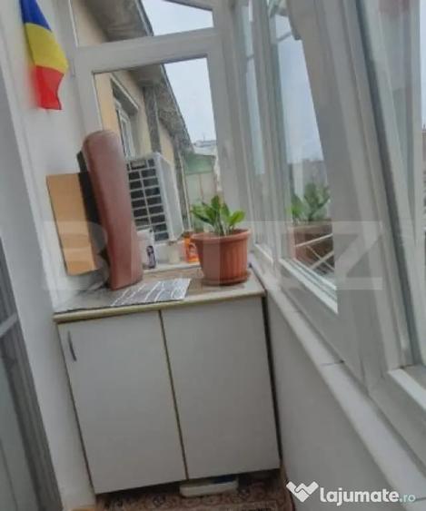 Apartament cu 2 camere semidecomandat, mobilat în Central