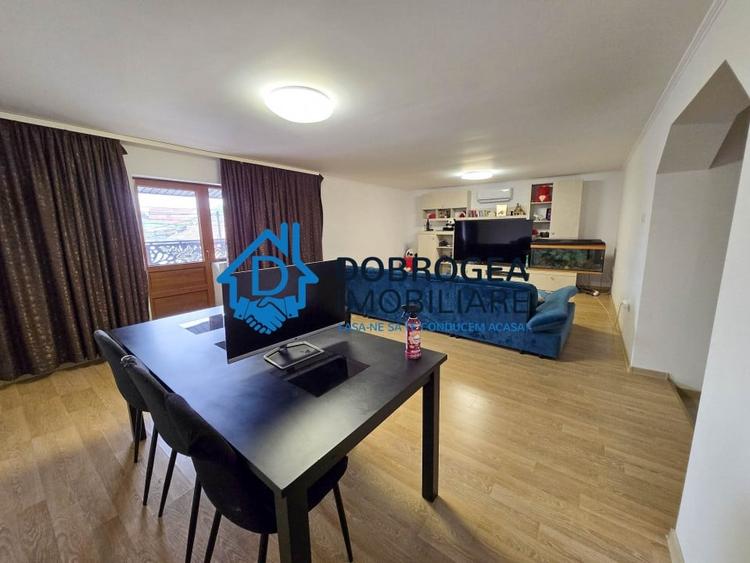 Apartament cu 4 camere decomandat, mobilat în Central