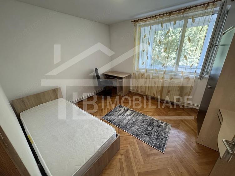 Apartament cu 3 camere decomandat în Cornișa