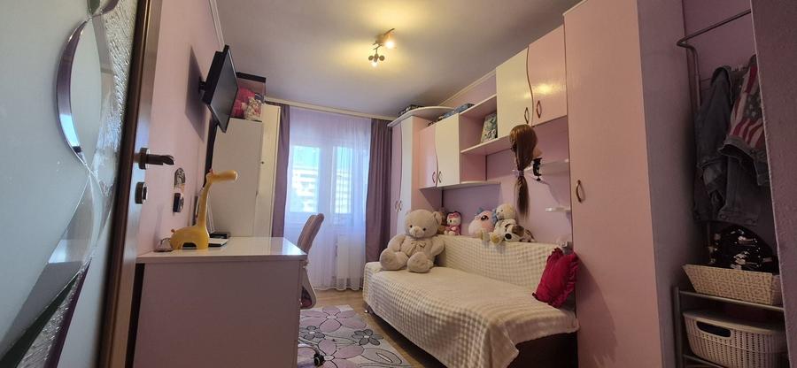 Apartament cu 3 camere decomandat în Ultracentral