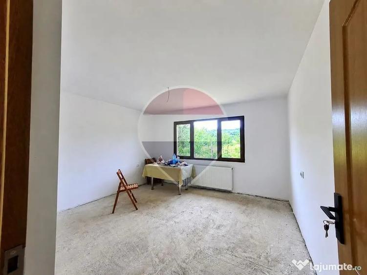 Casă cu 3 camere cu Teren 1700 Mp în Budești