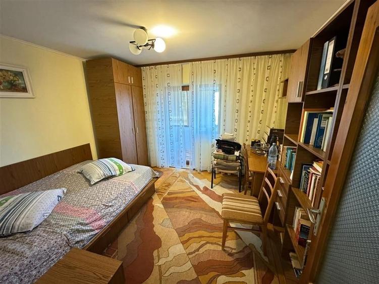 Apartament cu 4 camere decomandat în Vest