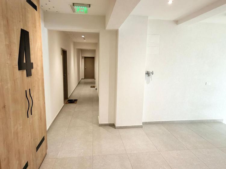 Apartament cu 3 camere semidecomandat în Aradului