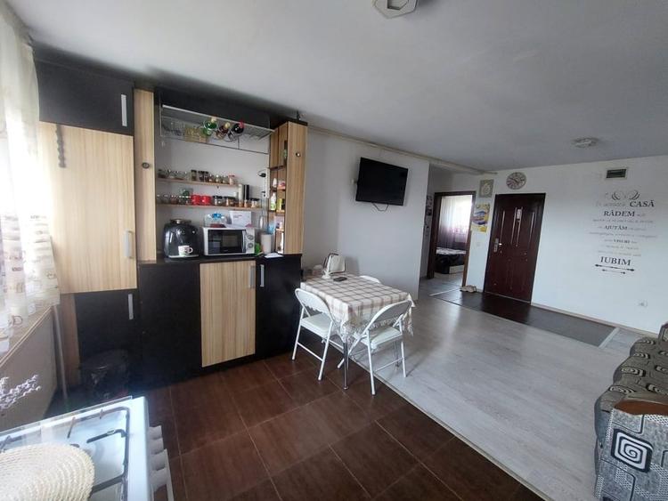 Apartament cu 3 camere decomandat, mobilat în Lăpuș